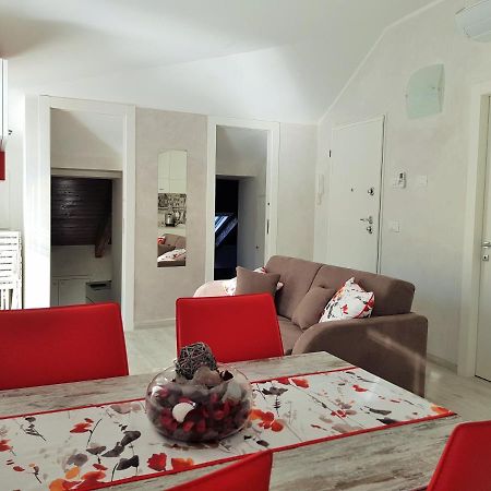 Casaviva - Casa Vacanze A Ceriale Con Terrazza Εξωτερικό φωτογραφία