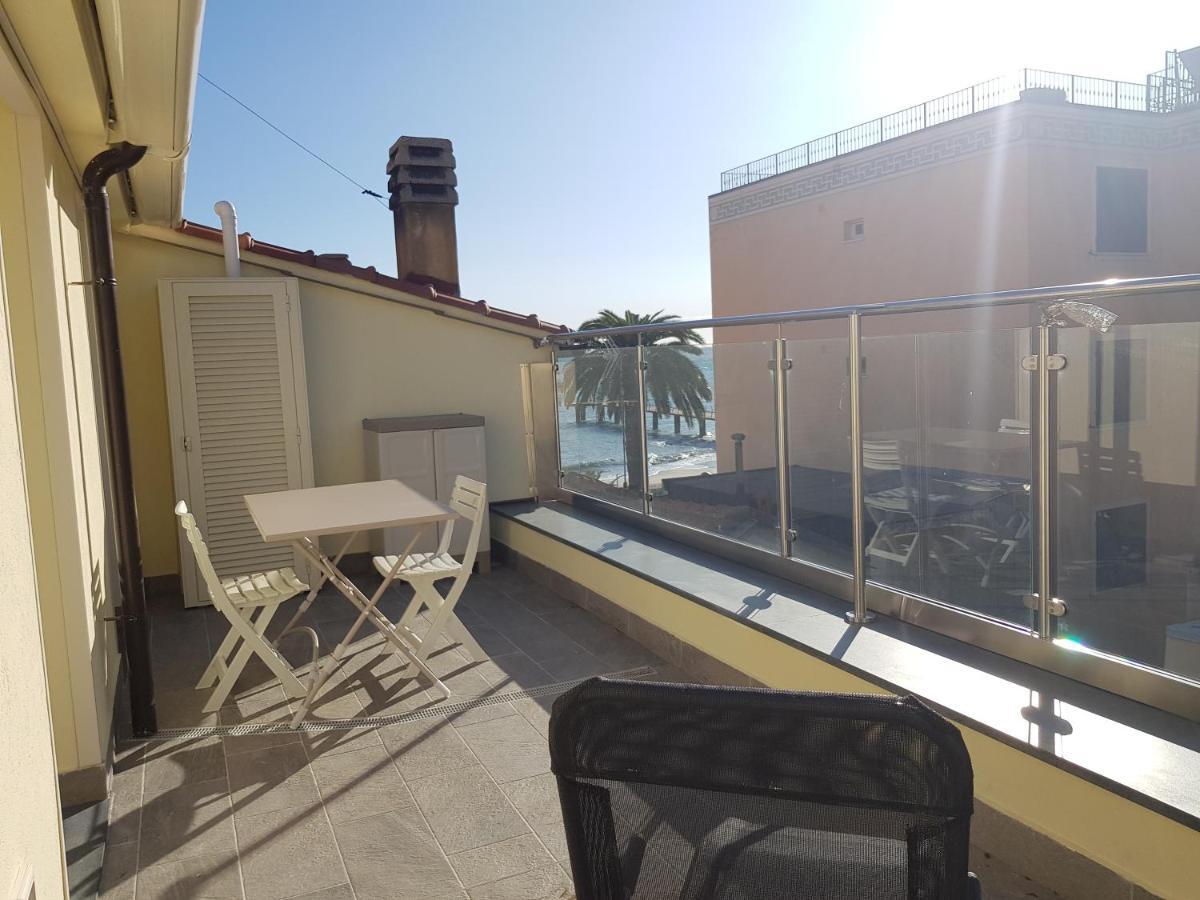 Casaviva - Casa Vacanze A Ceriale Con Terrazza Εξωτερικό φωτογραφία